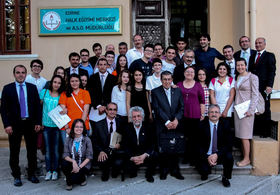ismet-yedikardes-akademi-edirne-ogrencileriyle.jpg