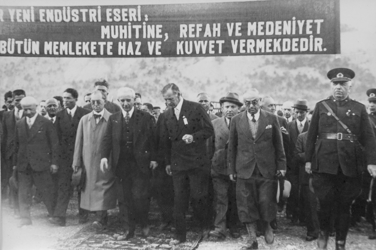 karabuk-ismet-inonu-celal-bayar-karabuk-3.4.1937.jpg