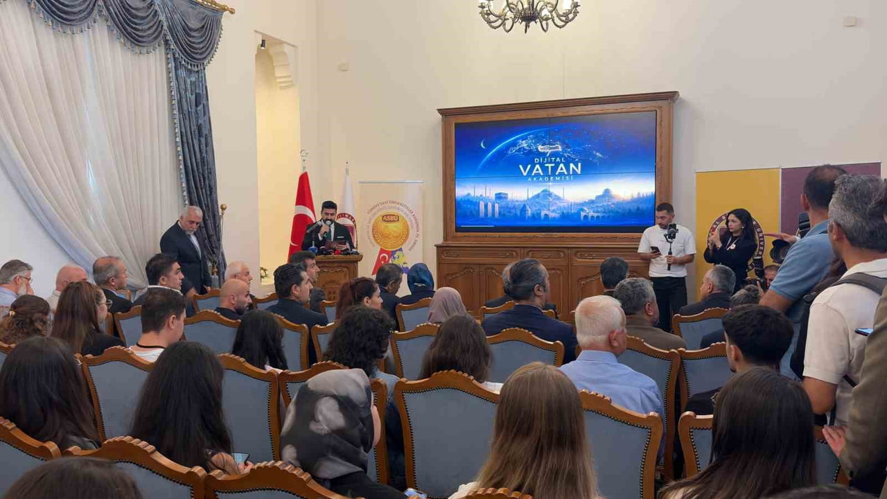 milli-egitim-bakani-yusuf-tekin-ankara-sosyal-bilimler-universitesi-039-nde-duzenlenen-dijital-vatan-801753-(2).jpg
