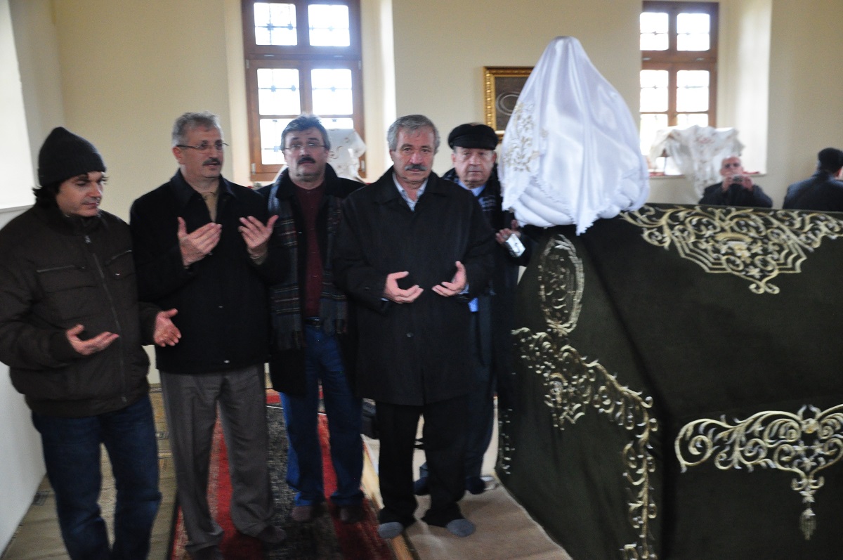 sultan-murat-turbesindeyiz-24.11.2011-001.jpg