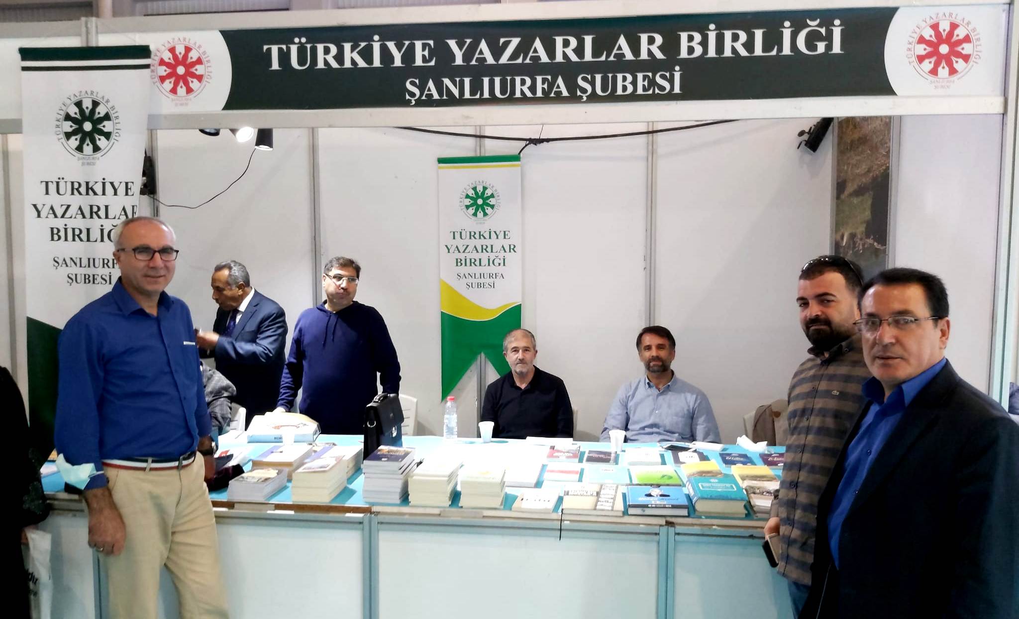 tyb,-4.-ulusal-sanliurfa-kitap-fuarinda-(9).jpg